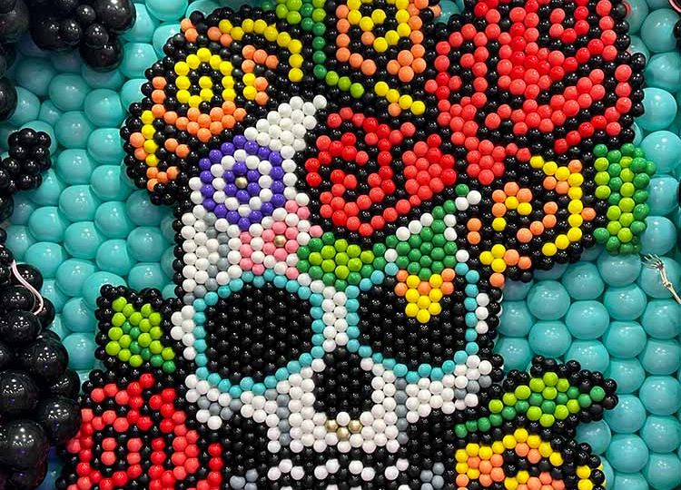 Decoración de eventos en Aranjuez_Rincón de Sueños_Decoración con globos personalizada_calavera color
